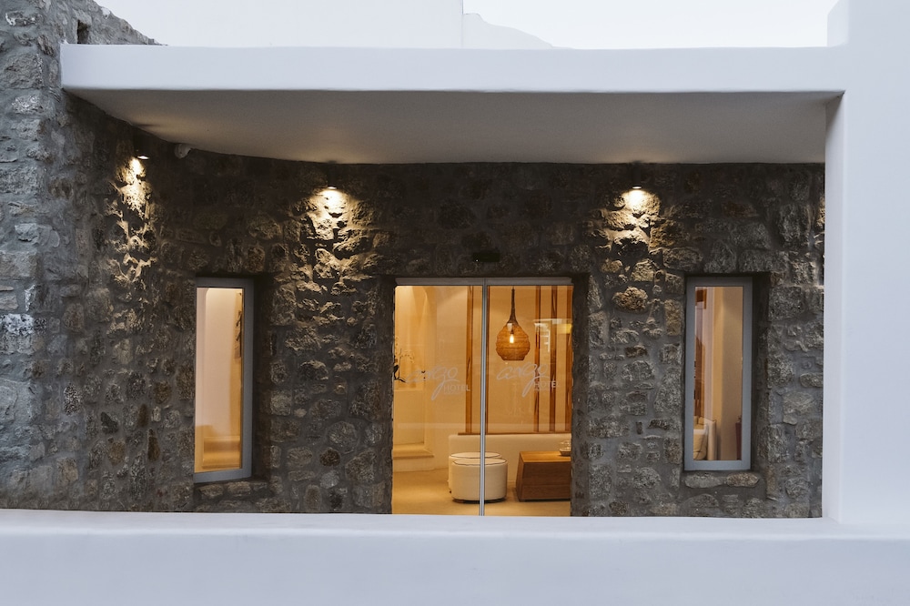 Argo Hotel — Hotel building in Plati Gialos, South Aegean