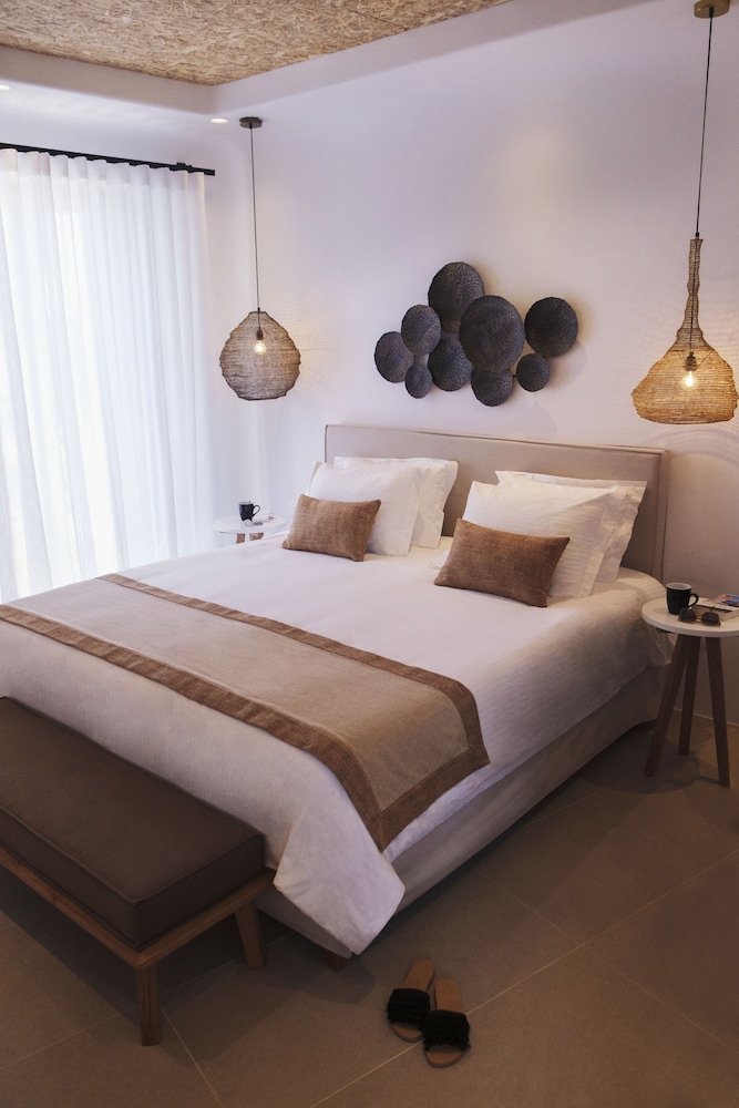 Argo Hotel — Hotel rooms in Plati Gialos, South Aegean