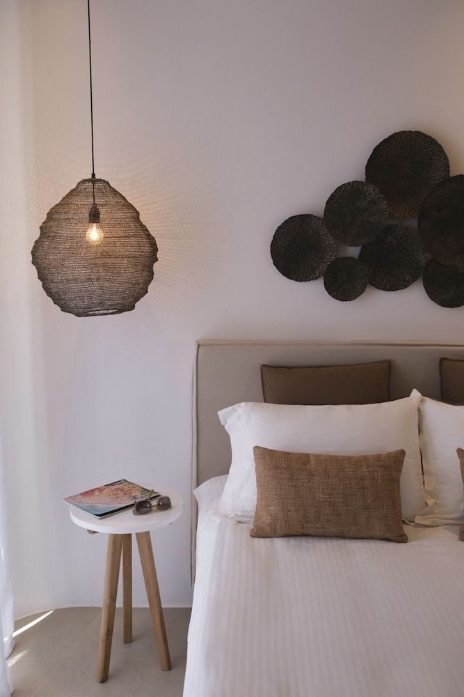Argo Hotel — Hotel rooms in Plati Gialos, South Aegean