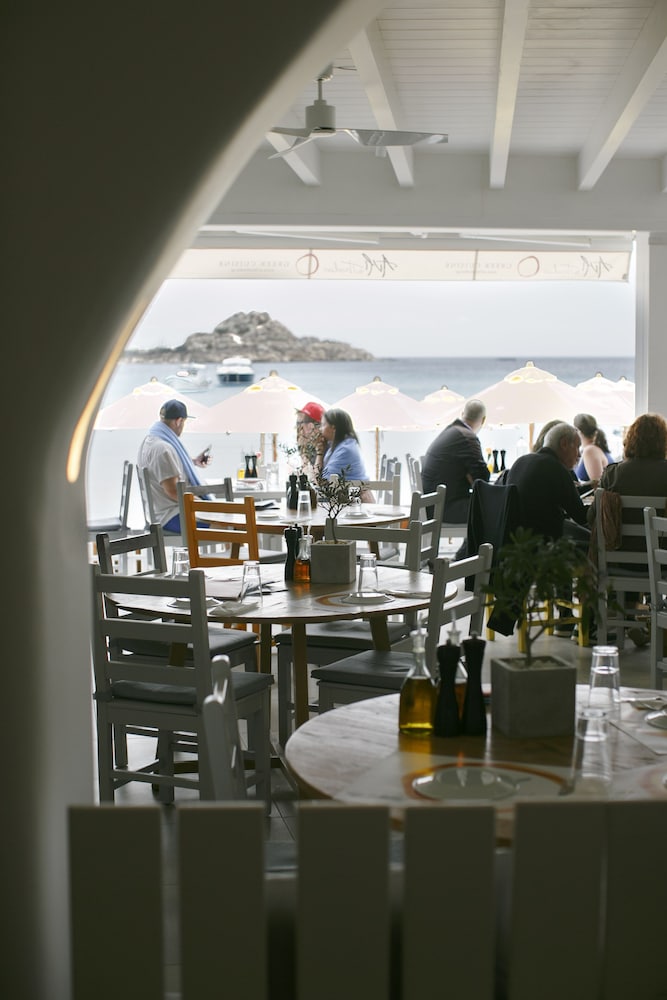 Argo Hotel — Restaurant & bars in Plati Gialos, South Aegean