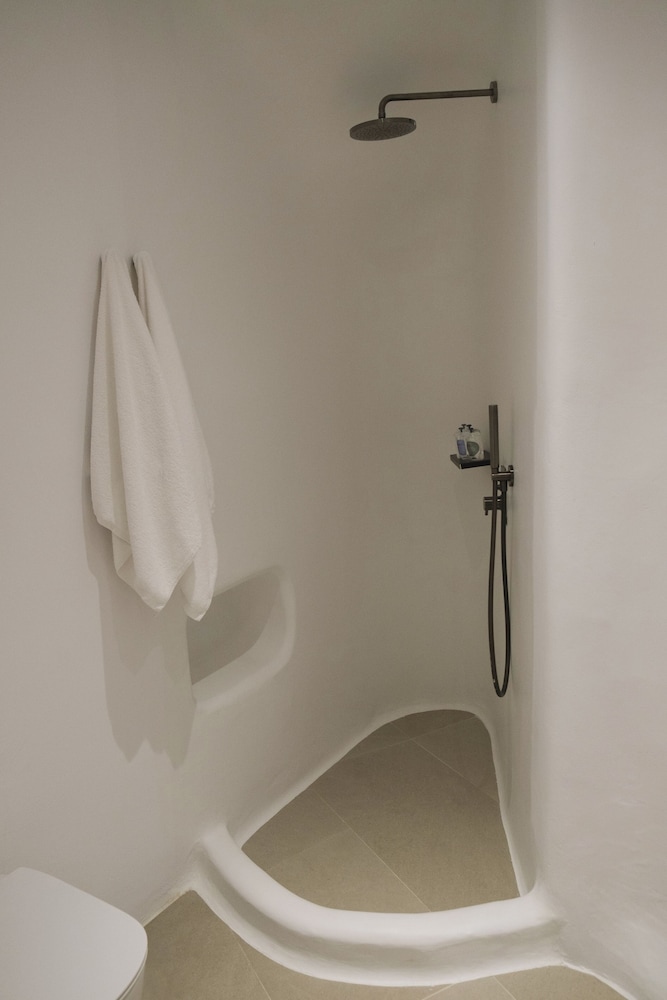 Argo Hotel — Hotel rooms in Plati Gialos, South Aegean