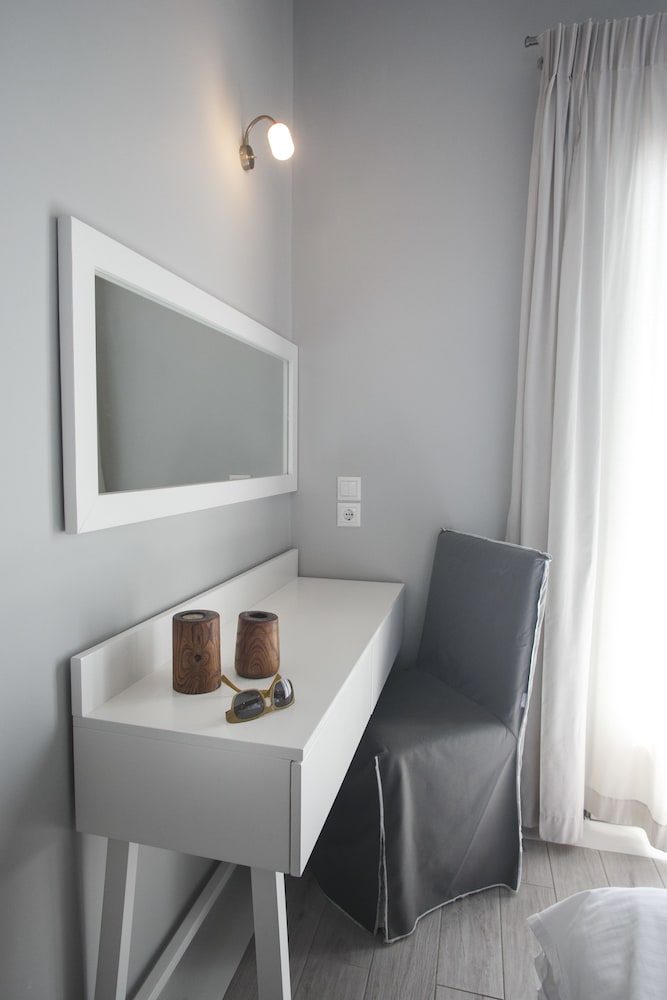 Argo Hotel — Hotel rooms in Plati Gialos, South Aegean