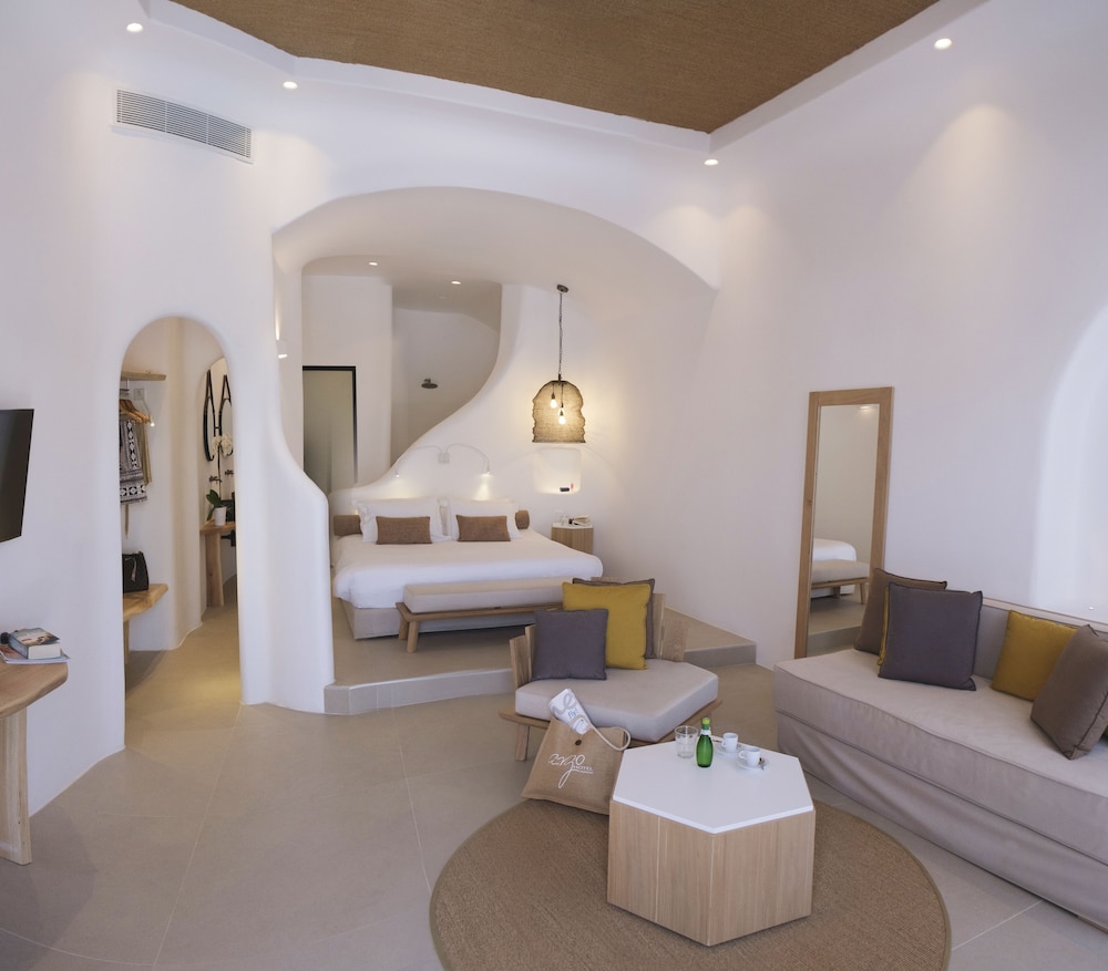 Argo Hotel — Hotel rooms in Plati Gialos, South Aegean