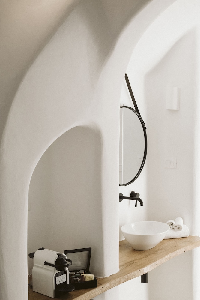 Argo Hotel — Hotel rooms in Plati Gialos, South Aegean