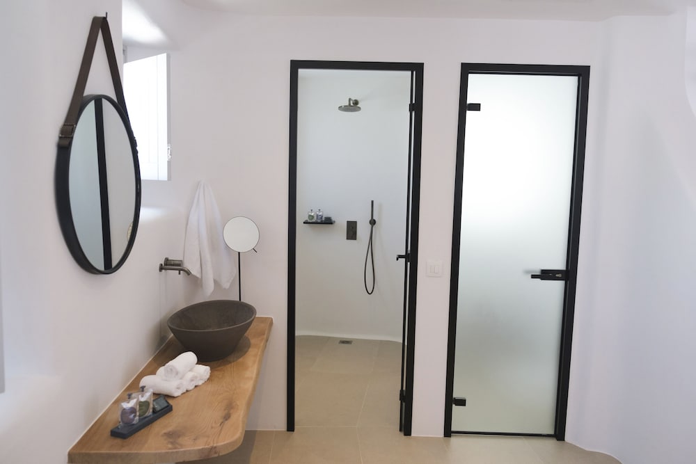 Argo Hotel — Hotel rooms in Plati Gialos, South Aegean