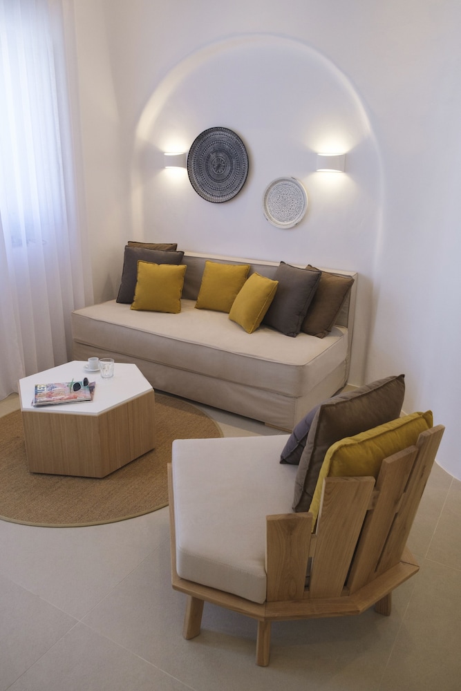 Argo Hotel — Hotel rooms in Plati Gialos, South Aegean