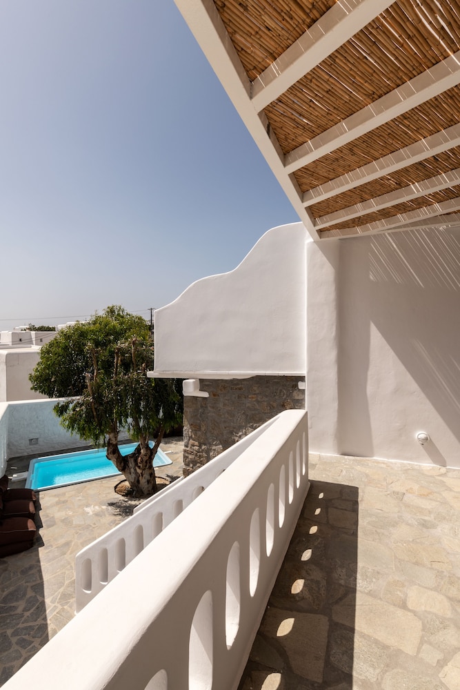 Argo Hotel — Swimming pool in Plati Gialos, South Aegean