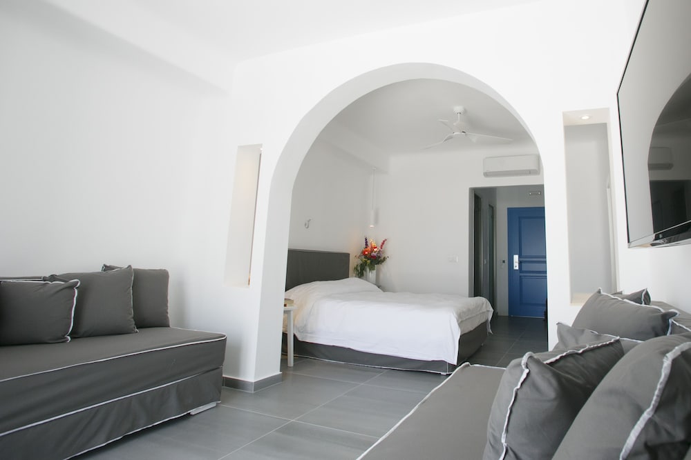 Argo Hotel — Hotel rooms in Plati Gialos, South Aegean