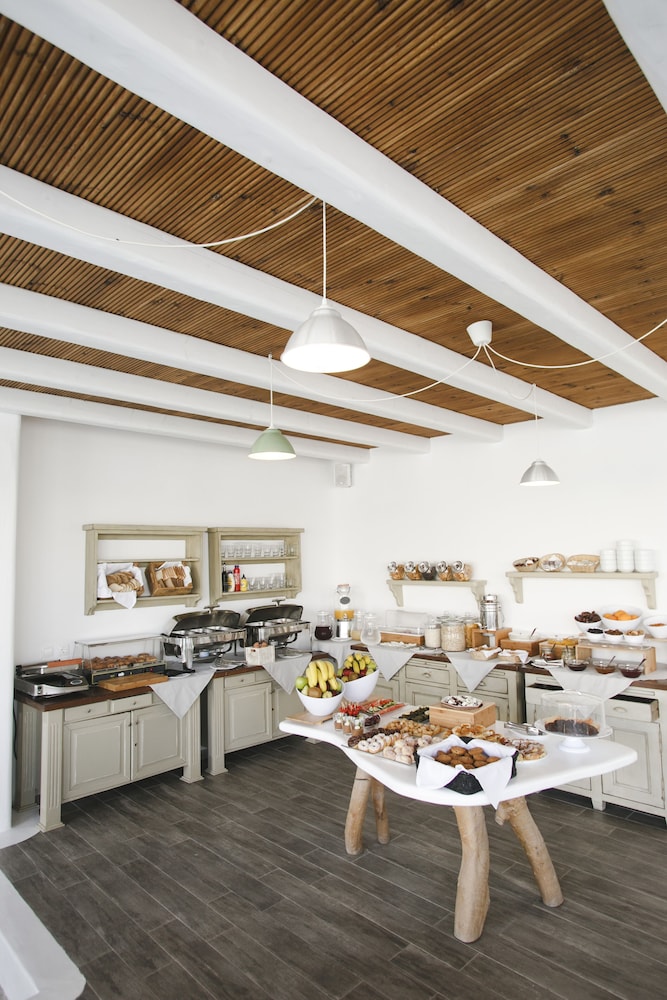 Argo Hotel — Restaurant & bars in Plati Gialos, South Aegean