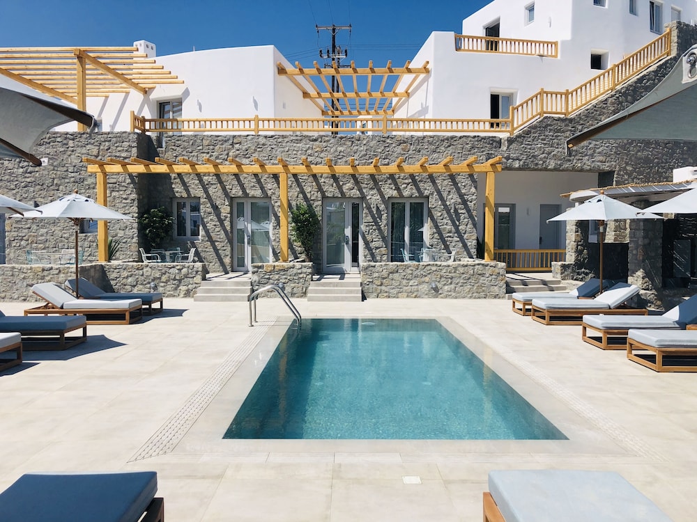 Argo Hotel — Swimming pool in Plati Gialos, South Aegean