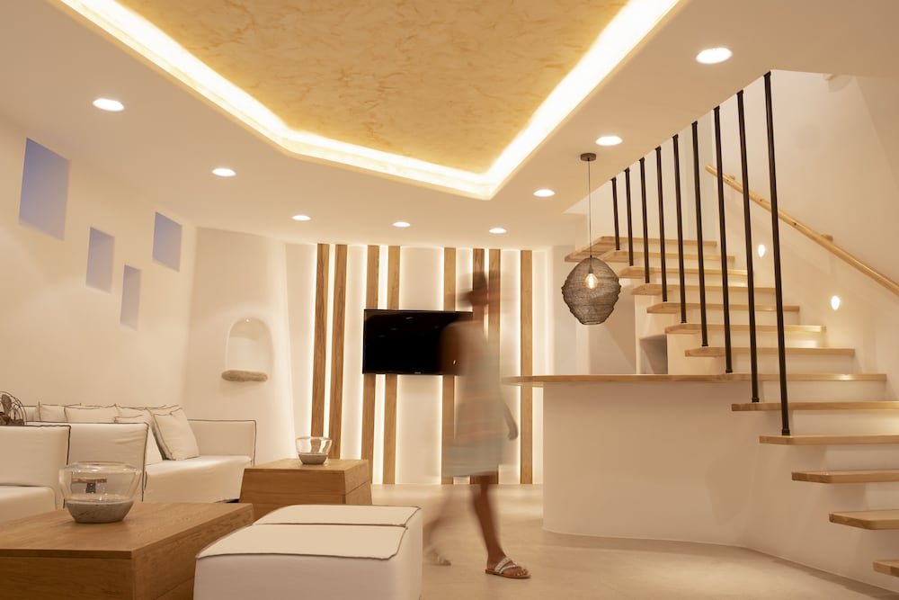 Argo Hotel — Hotel rooms in Plati Gialos, South Aegean