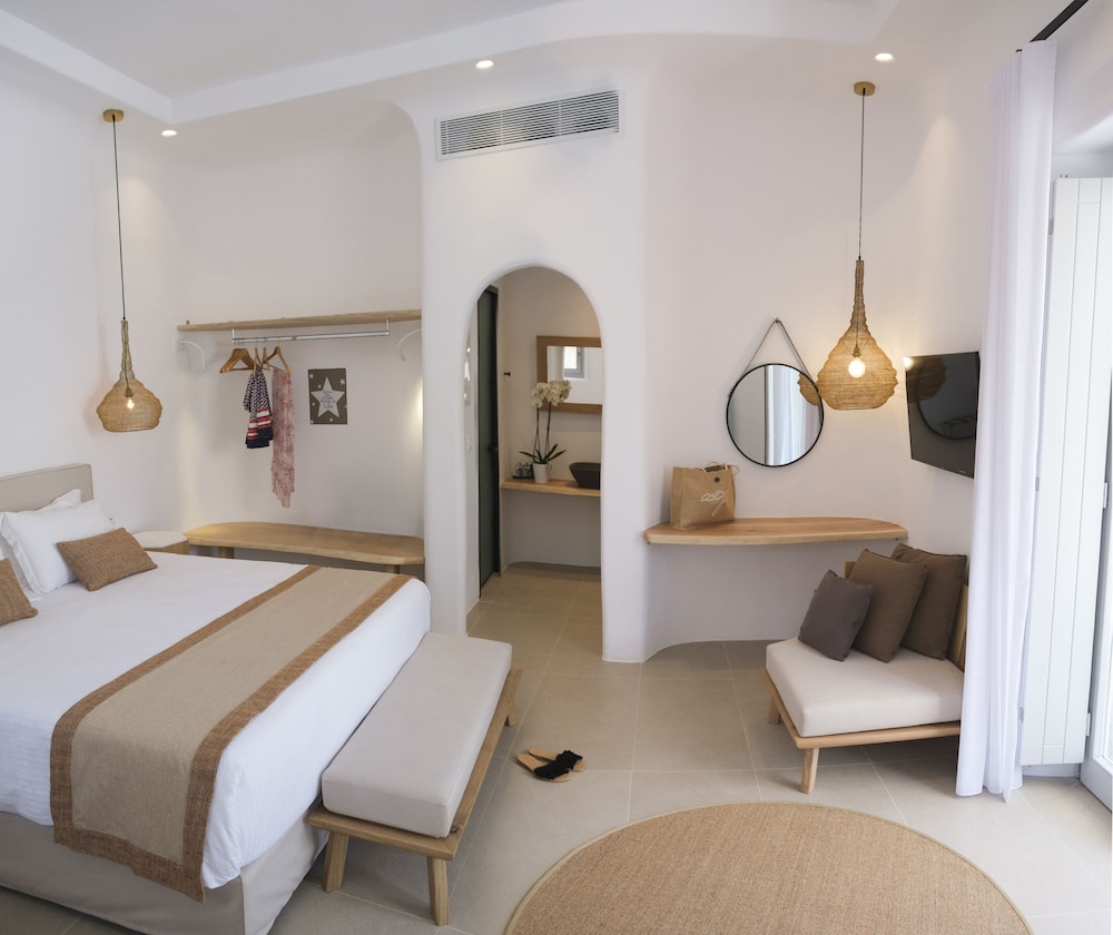 Argo Hotel — Hotel rooms in Plati Gialos, South Aegean