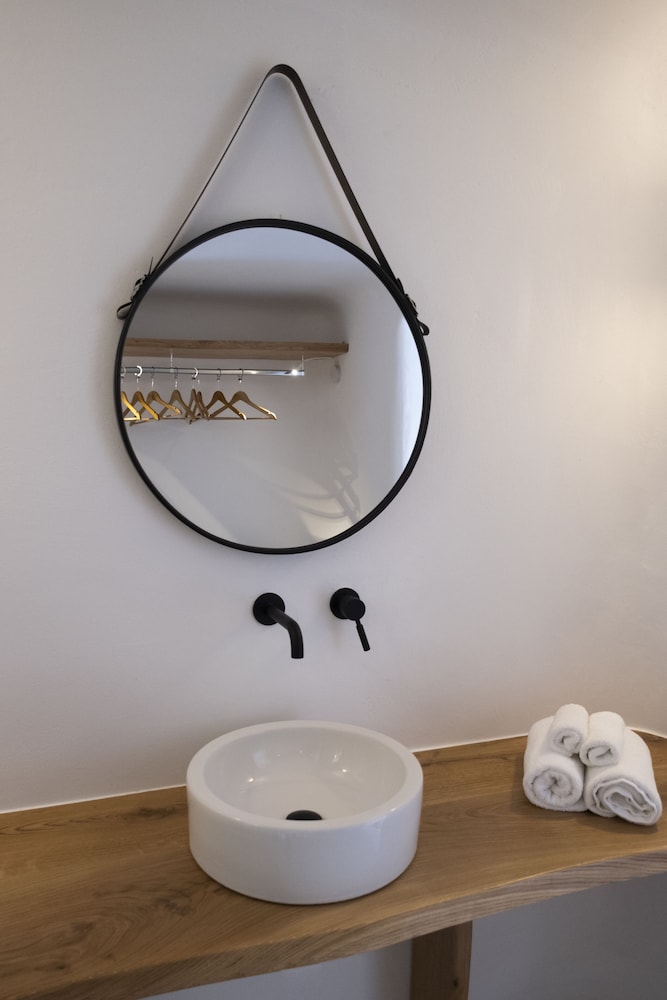 Argo Hotel — Hotel rooms in Plati Gialos, South Aegean