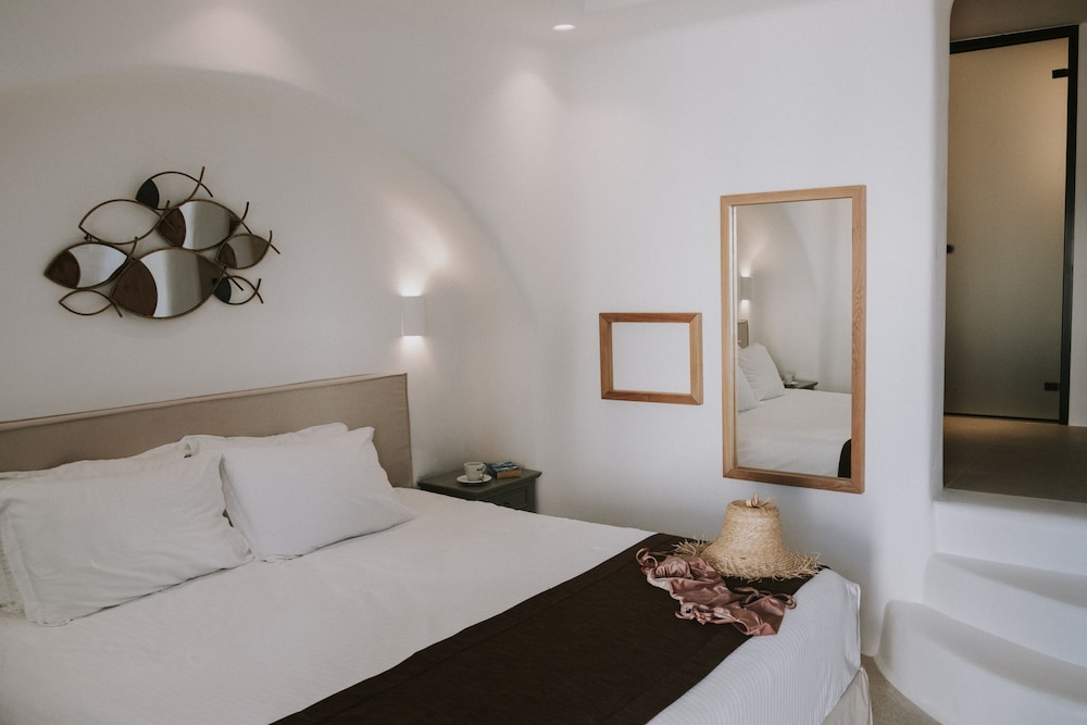 Argo Hotel — Hotel rooms in Plati Gialos, South Aegean