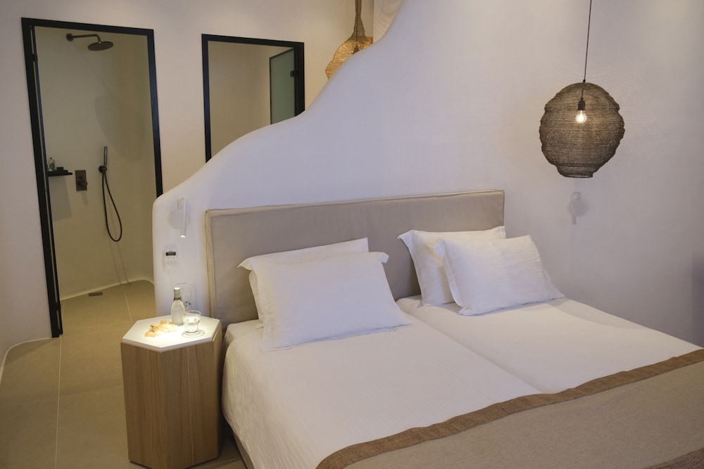 Argo Hotel — Hotel rooms in Plati Gialos, South Aegean