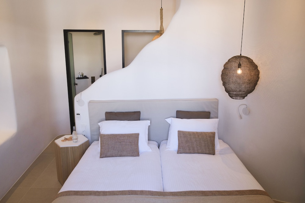 Argo Hotel — Hotel rooms in Plati Gialos, South Aegean