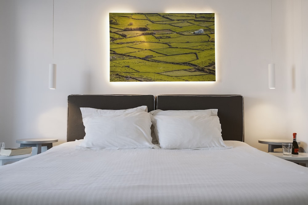 Argo Hotel — Hotel rooms in Plati Gialos, South Aegean