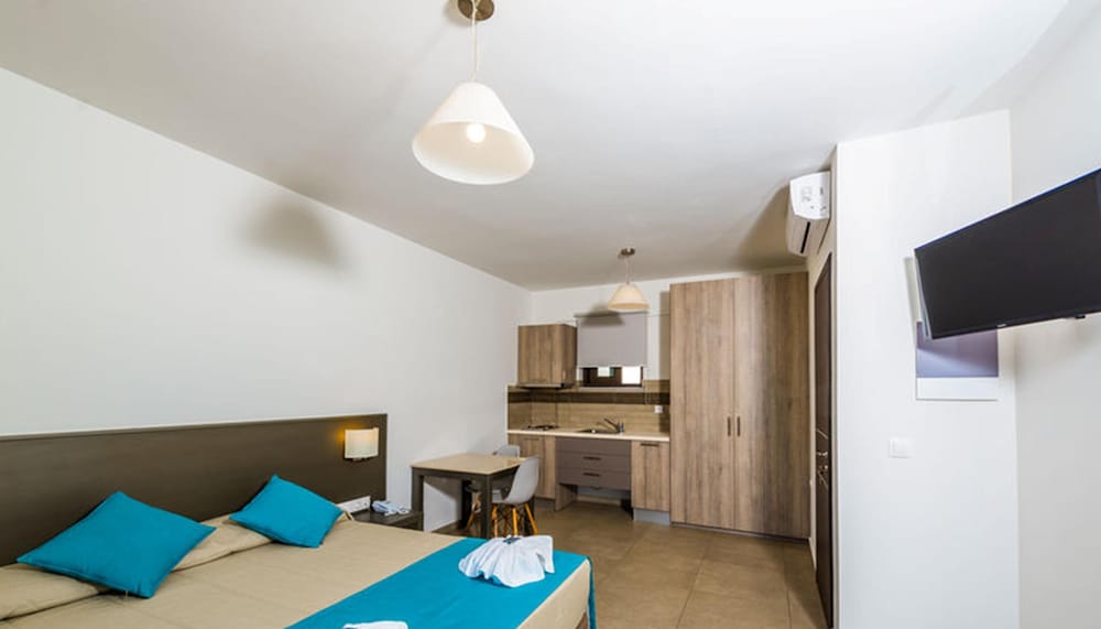 Ledra Maleme Hotel — Hotel rooms in Platanias