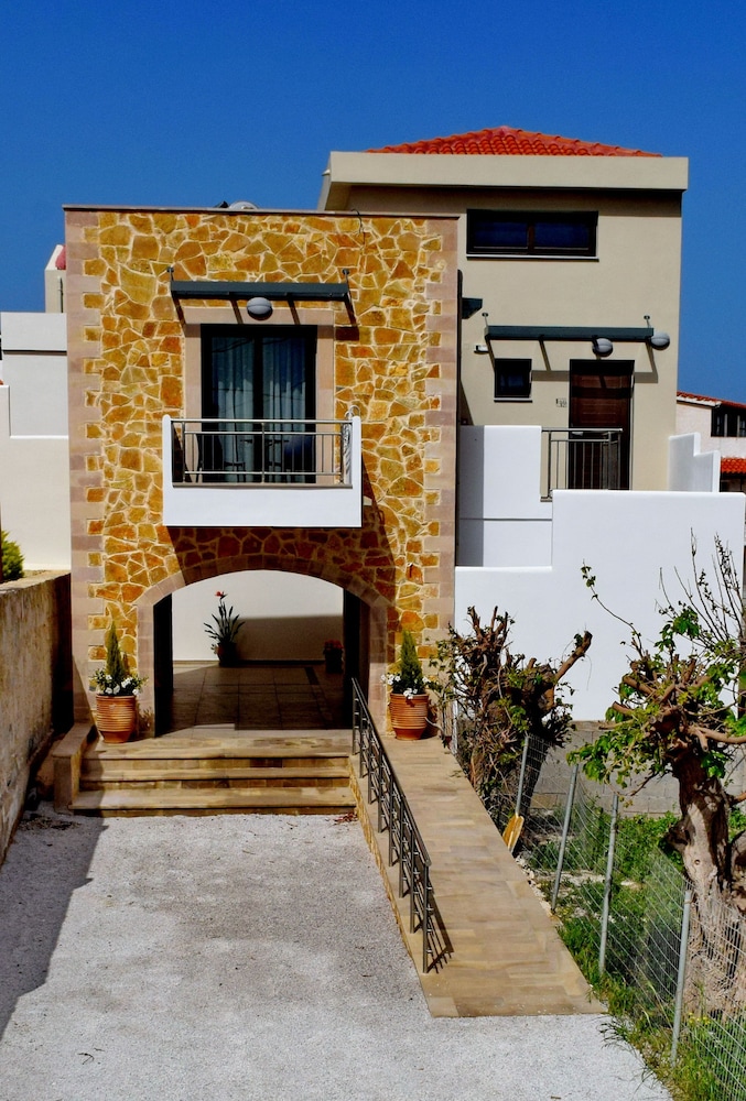 Ledra Maleme Hotel — Hotel building in Platanias