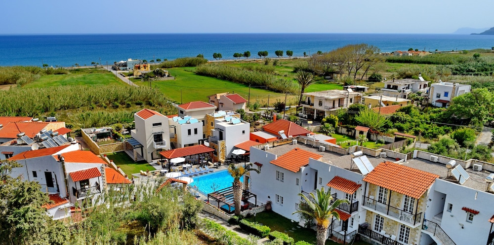 Ledra Maleme Hotel — Swimming pool in Platanias