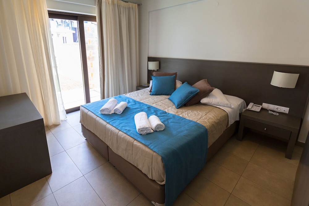 Ledra Maleme Hotel — Hotel rooms in Platanias