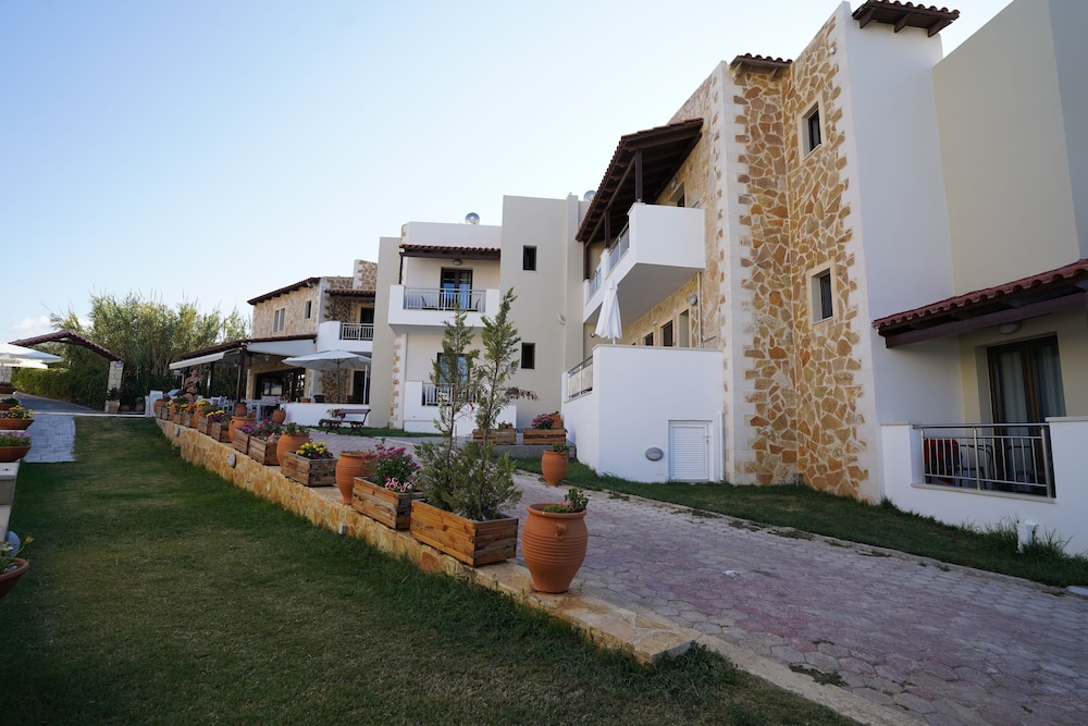 Ledra Maleme Hotel — Hotel building in Platanias