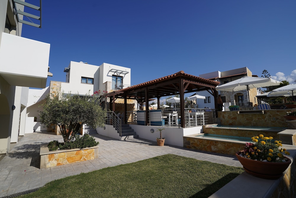 Ledra Maleme Hotel — Hotel building in Platanias