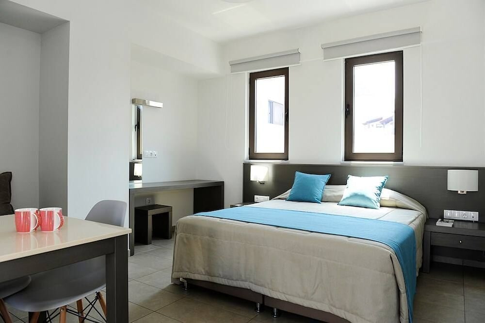 Ledra Maleme Hotel — Hotel rooms in Platanias