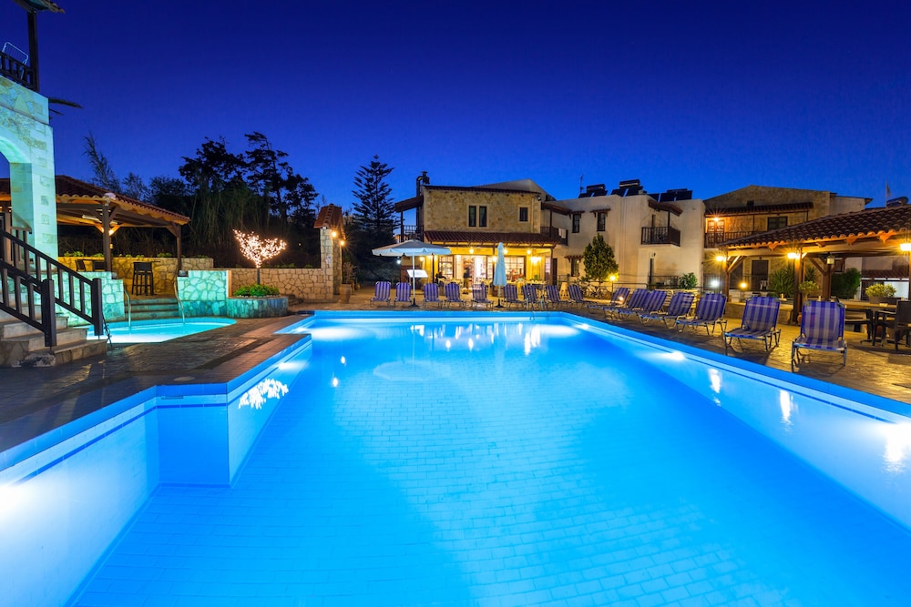 Ledra Maleme Hotel — Swimming pool in Platanias
