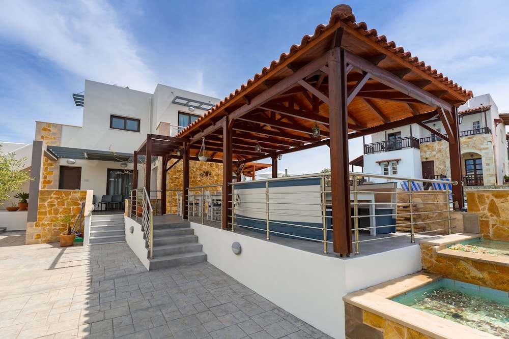 Ledra Maleme Hotel — Hotel building in Platanias