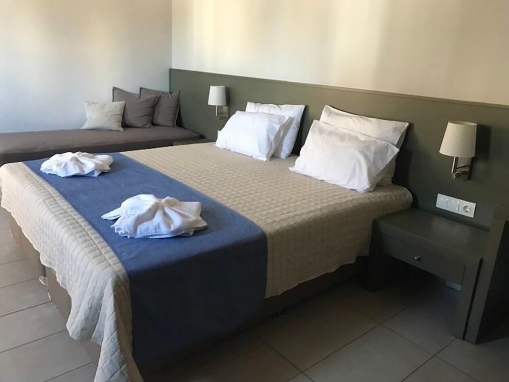Ledra Maleme Hotel — Hotel rooms in Platanias