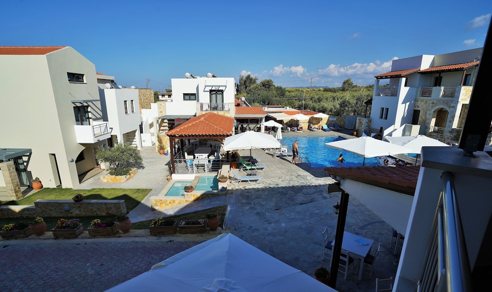 Ledra Maleme Hotel — Swimming pool in Platanias