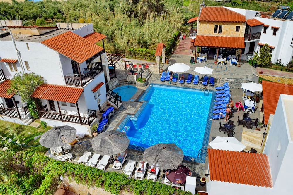 Ledra Maleme Hotel — Swimming pool in Platanias