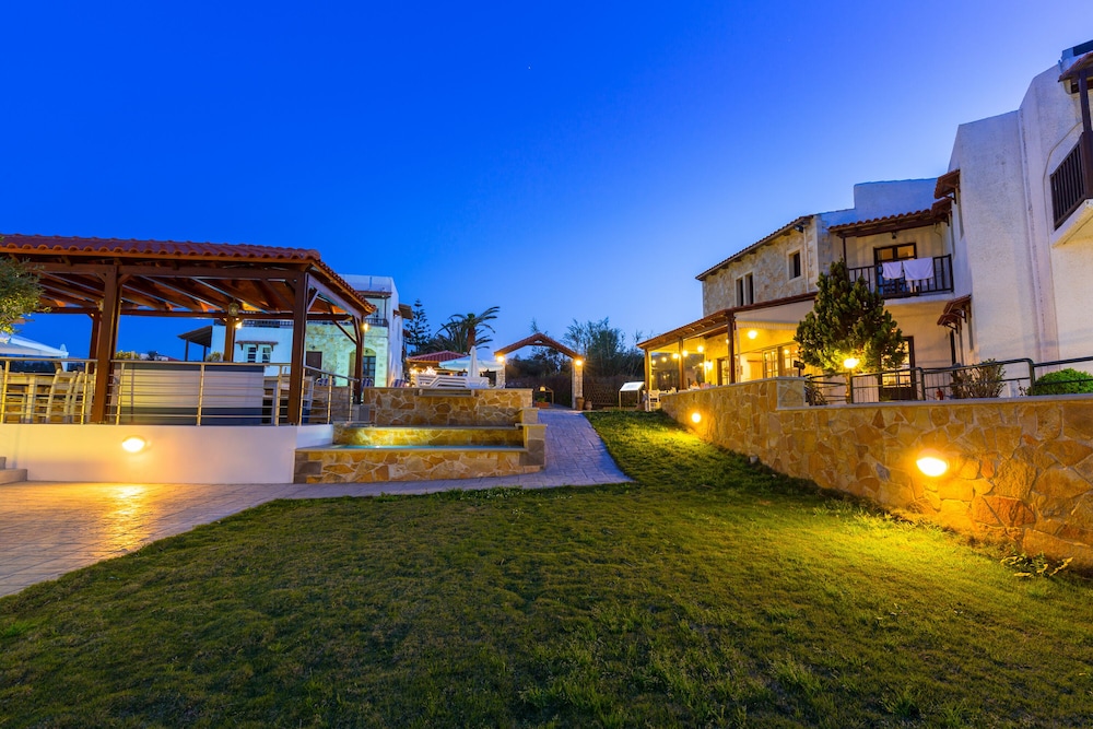 Ledra Maleme Hotel — Hotel building in Platanias
