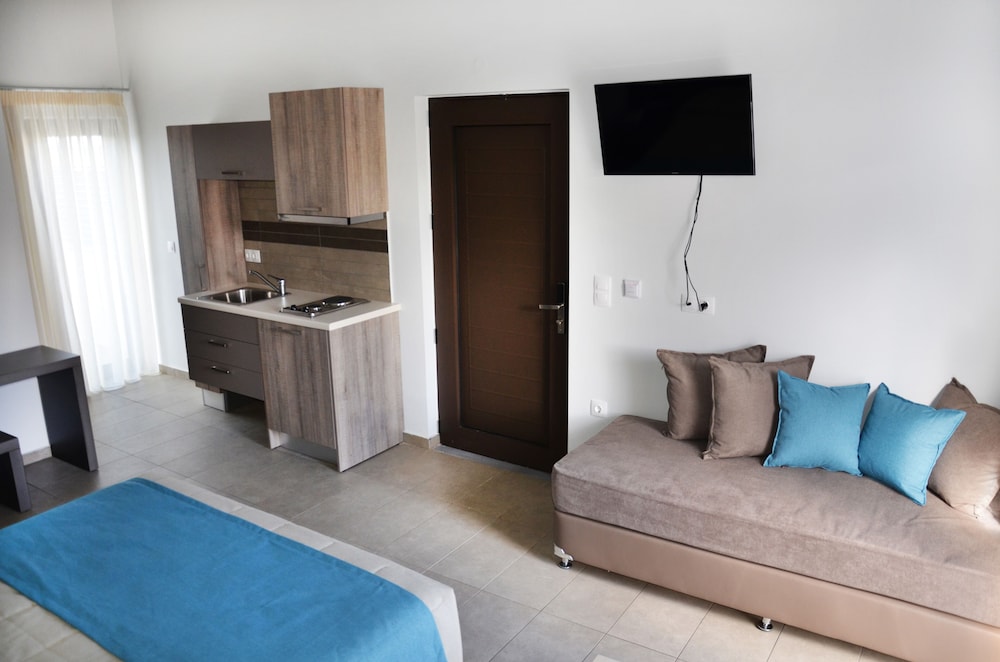 Ledra Maleme Hotel — Hotel rooms in Platanias
