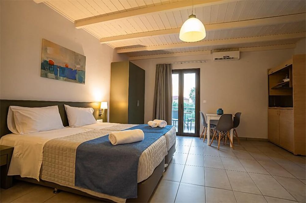 Ledra Maleme Hotel — Hotel rooms in Platanias