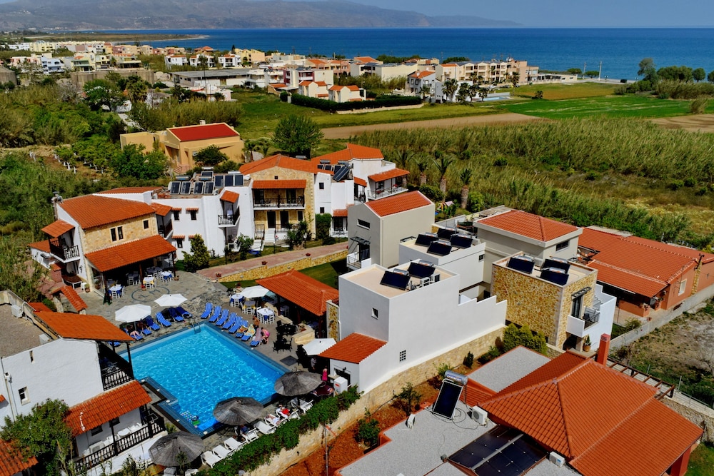 Ledra Maleme Hotel — Swimming pool in Platanias