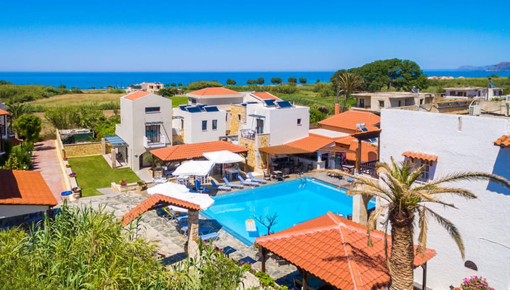 Ledra Maleme Hotel — Swimming pool in Platanias