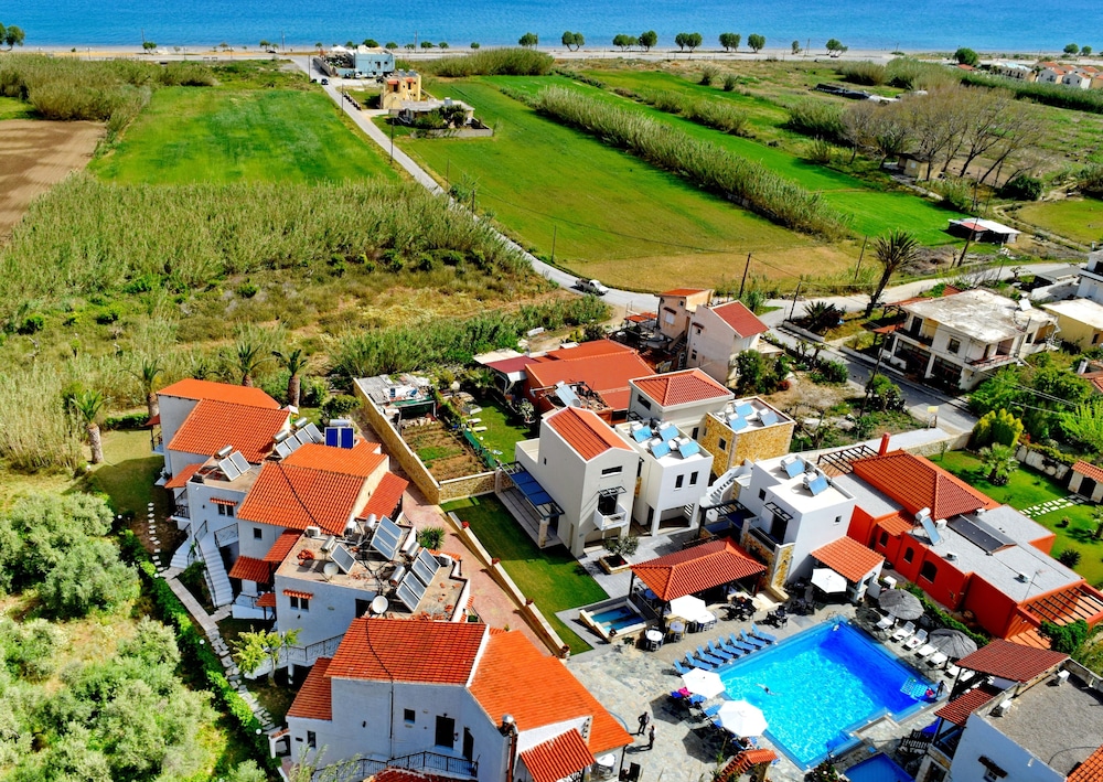 Ledra Maleme Hotel — Swimming pool in Platanias