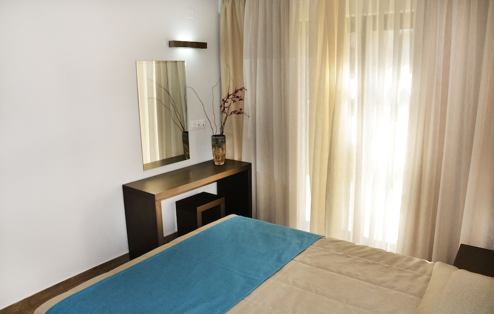 Ledra Maleme Hotel — Hotel rooms in Platanias