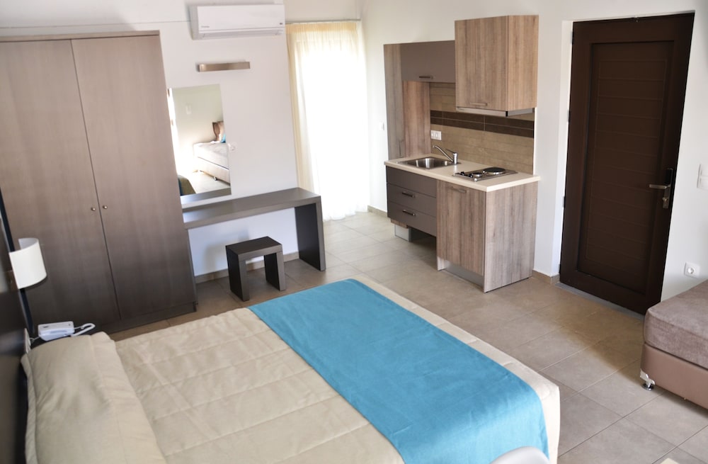 Ledra Maleme Hotel — Hotel rooms in Platanias