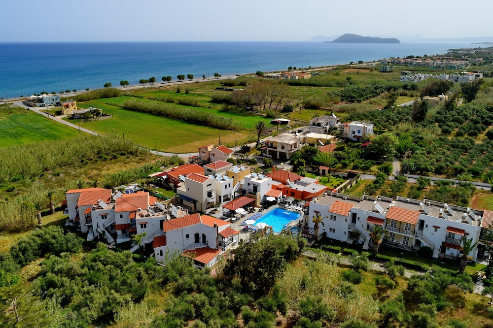 Ledra Maleme Hotel — Swimming pool in Platanias