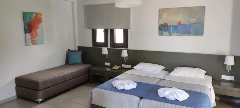 Ledra Maleme Hotel — Hotel rooms in Platanias