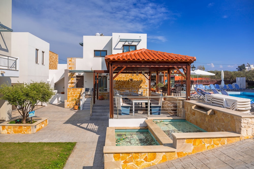 Ledra Maleme Hotel — Hotel building in Platanias