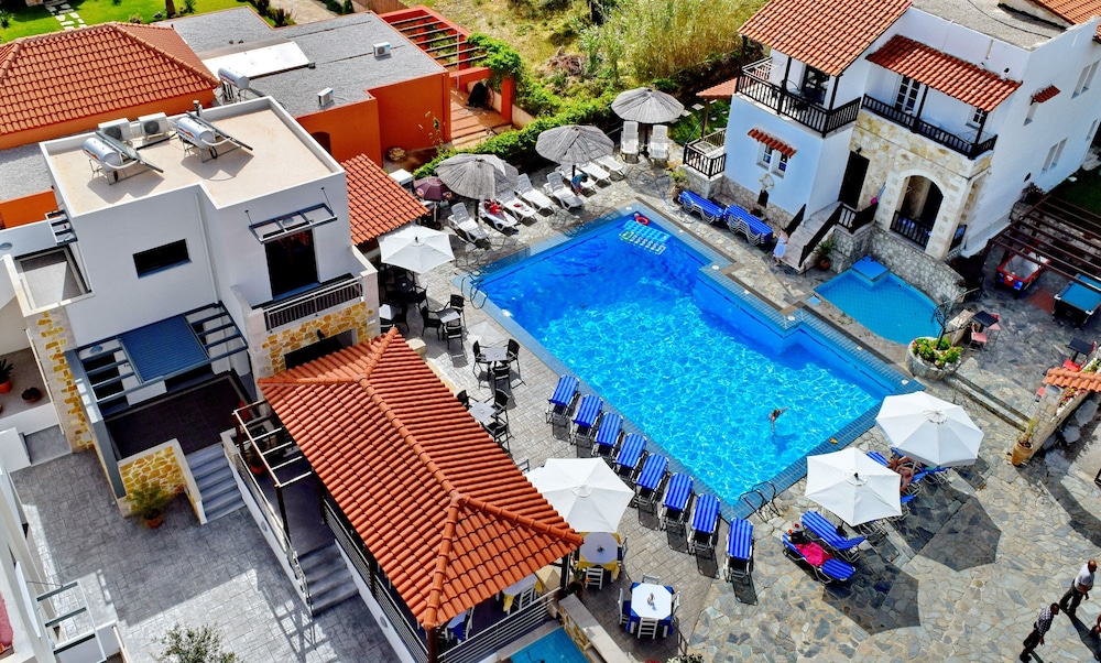 Ledra Maleme Hotel — Swimming pool in Platanias