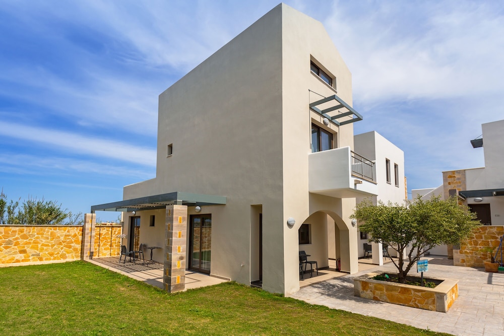 Ledra Maleme Hotel — Hotel building in Platanias