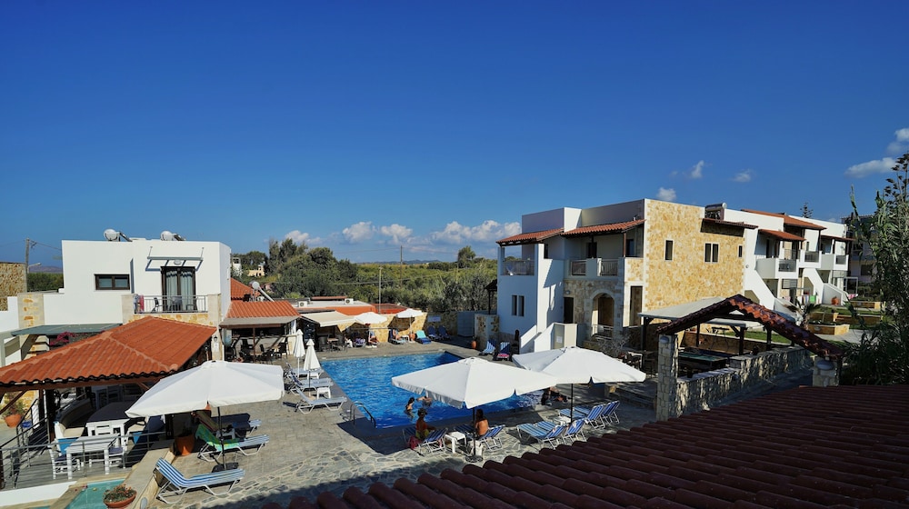 Ledra Maleme Hotel — Swimming pool in Platanias