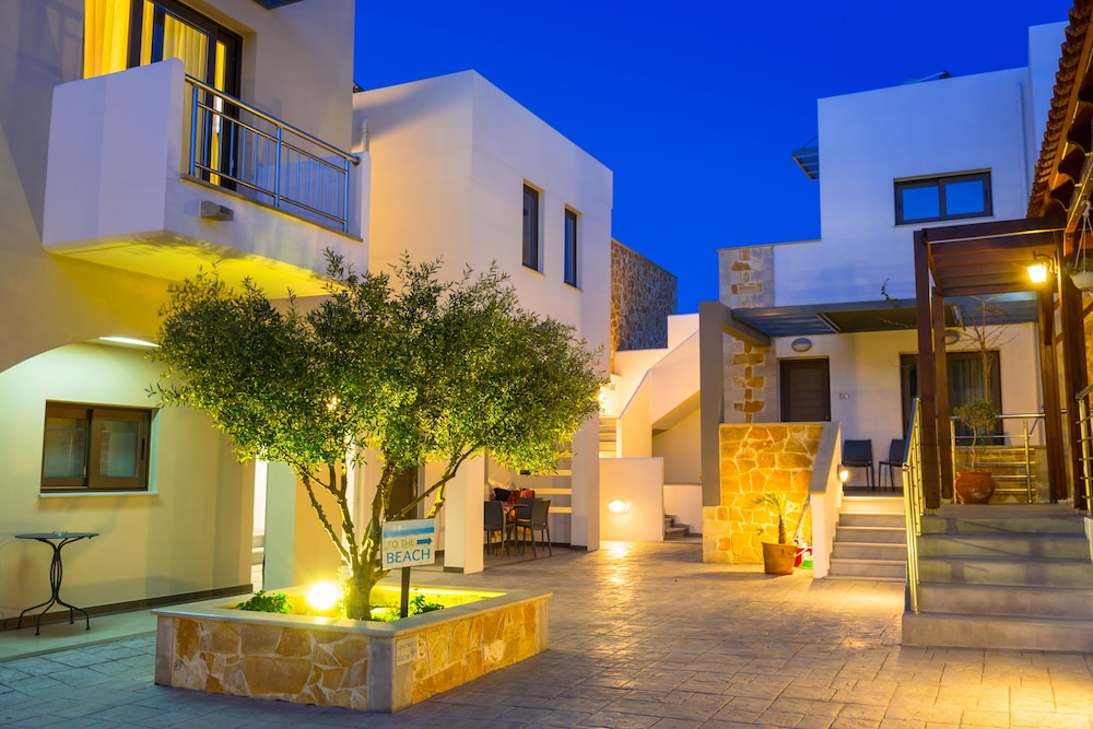 Ledra Maleme Hotel — Hotel building in Platanias