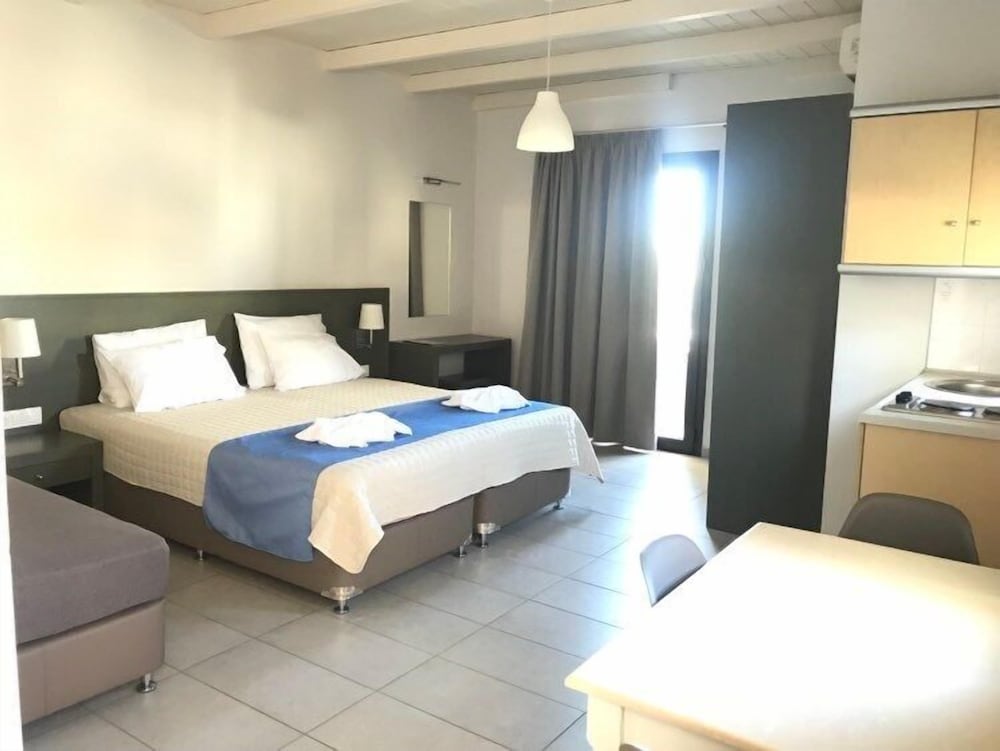 Ledra Maleme Hotel — Hotel rooms in Platanias