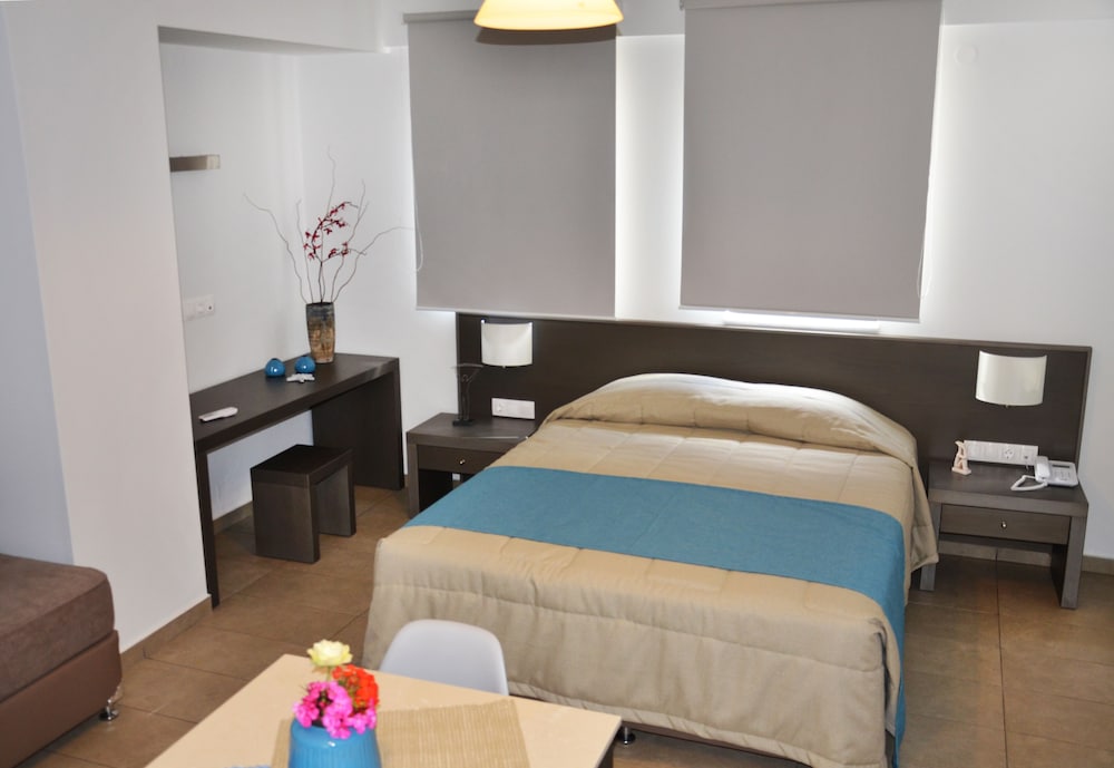 Ledra Maleme Hotel — Hotel rooms in Platanias